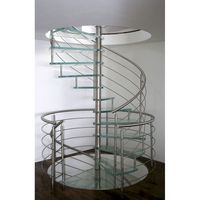 Escalier en colimaçon au design moderne avec marches en verre trempé, garde-corps en câble métallique, construction en acier inoxydable pour appartement et entrepôt