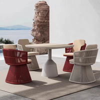Ensemble de table à manger d'extérieur moderne avec structure en aluminium, plateau en pierre et chaises en corde tressée – Écologique, confortable et résistant à l'eau pour jardin et école