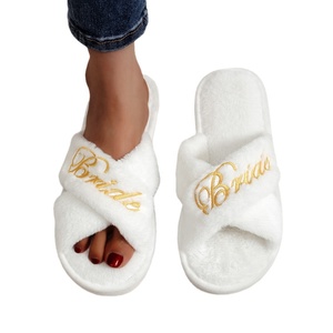 <span class=keywords><strong>Chausson</strong></span> d'intérieur croisé en fausse <span class=keywords><strong>fourrure</strong></span> <span class=keywords><strong>blanc</strong></span> rose pour femmes et dames pour la fête de mariage - Product Image 1