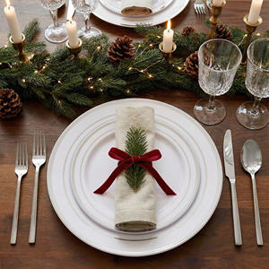 Lot de 200 Assiettes Jetables en PET – 100 Assiettes Plates et 100 Assiettes à Salade – Sans BPA, Écologiques, Compatibles Micro-ondes, Bord Doré – Style Moderne pour Mariages - Product Image 3