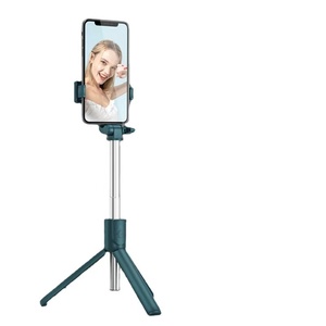 Trending Venta al por mayor precio más <span class=keywords><strong>barato</strong></span> R1 plegable 3 en 1 soporte de teléfono <span class=keywords><strong>con</strong></span> trípode autoadhesivo <span class=keywords><strong>con</strong></span> control remoto inalámbrico para Tik Tok Liv - Product Image 2