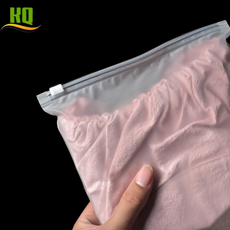 أكياس بلاستيكية شفافة لتعبئة الملابس مقاومة للماء حجم مخصص ذاتية الغلق أكياس بلاستيك شفافة بسحاب للملابس