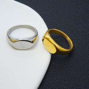 Joyería de acero inoxidable chapada en oro de 18K para <span class=keywords><strong>hombre</strong></span>, anillos de sello con logotipo personalizado, anillos de moda brillantes ovalados con grabado Pinky para <span class=keywords><strong>hombre</strong></span> y mujer - Product Image 2