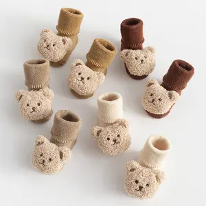 Cabeza de oso 3D para recién nacido, calcetines cálidos de invierno antideslizantes para niños pequeños, juguete peludo y cálido para bebés