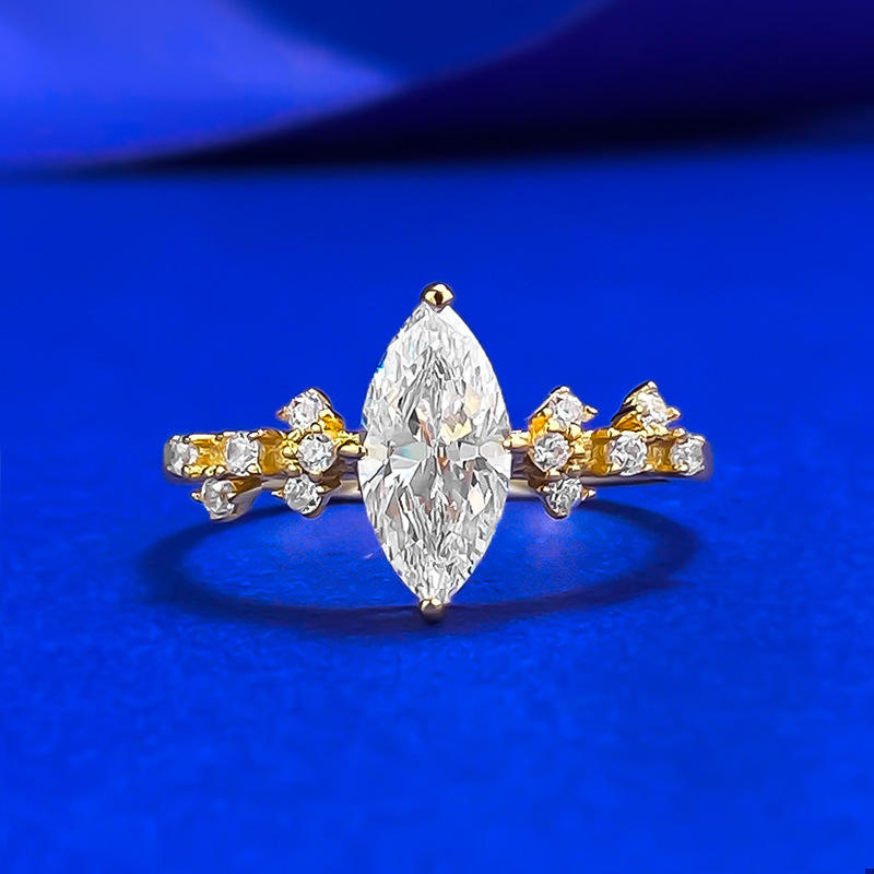 R1512 golden horse eye ring