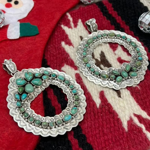 คอลเลคชั่นคริสต์มาสสุดอินเทรนด์ จี้เงินแท้ทำมือประดับด้วยพลอยคิงแมนเทอร์ควอยซ์ - Product Image 1