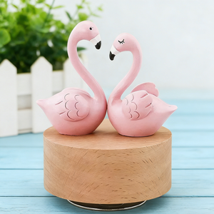 <span class=keywords><strong>Caja</strong></span> <span class=keywords><strong>Musical</strong></span> Giratoria Romántica con Flamencos, Madera de Haya, Mecanismo de 8 Tonos, Regalo Creativo para el Día de San Valentín, Superventas - Product Image 1