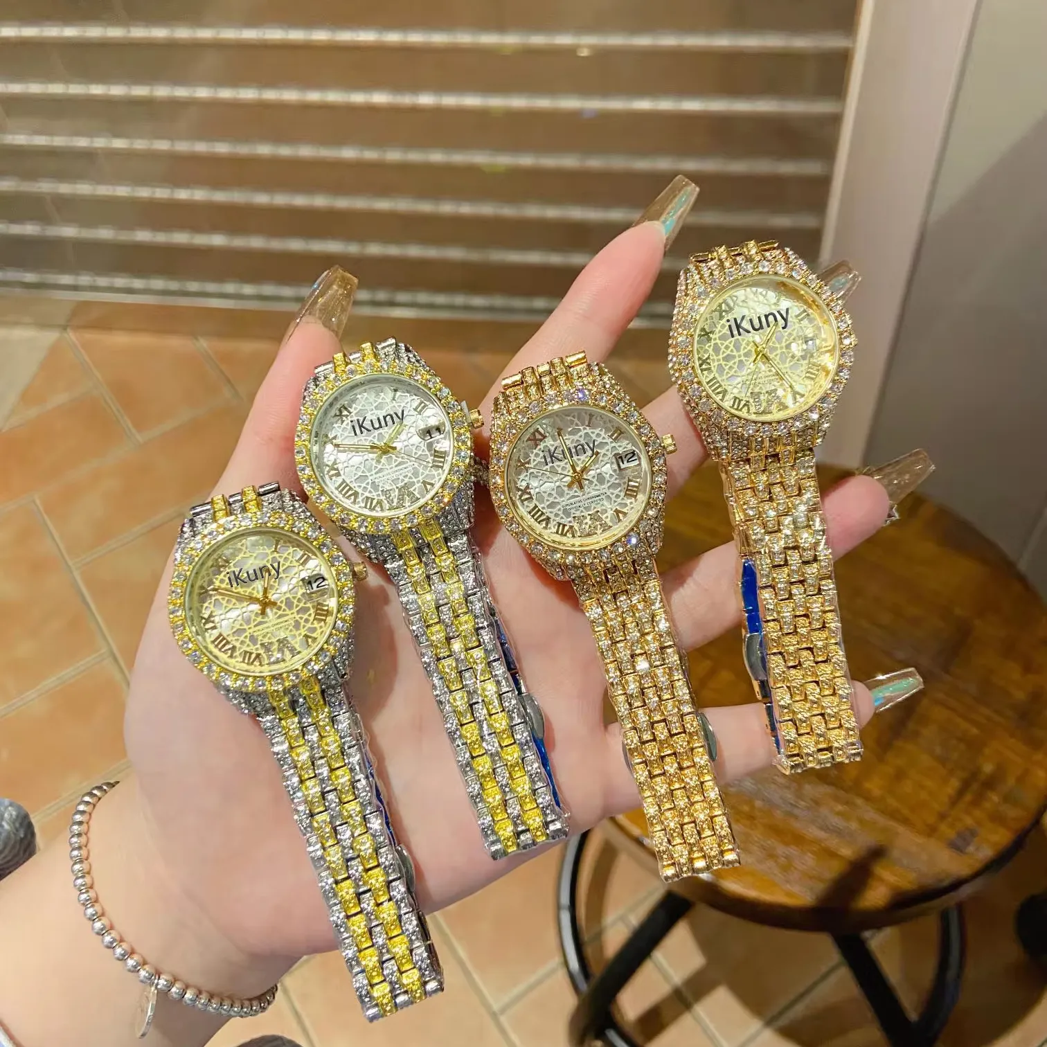 ساعة يد أنيقة فاخرة أنيقة من علامة تجارية للأقمشة الكبرى للنساء تُصمم حسب الطلب ومصممة بنظام كوارتز أوتوماتيكي