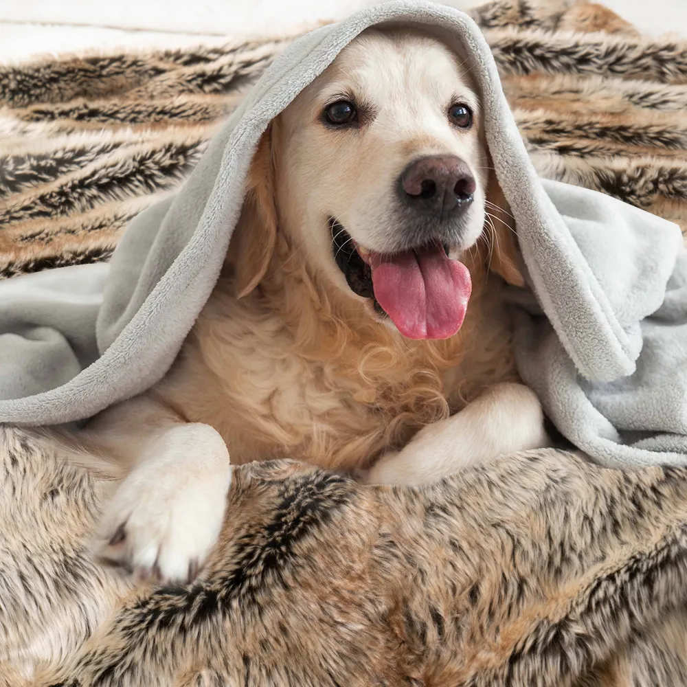 Large Waterproof Calming Plush Long Faux Fur   Velvet Dog Faux Fur Blanket Washable Plush Throw Luxury Pet Dog Blanket Wholesale