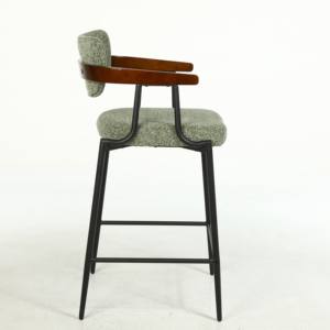 كرسي بار عصري متين ومريح مع إطار معدني وظهر خشبي منحني، مناسب للاستخدام في غرفة الطعام، غرفة النوم، الأماكن الخارجية، غرفة المعيشة، والمدرسة. - Product Image 3