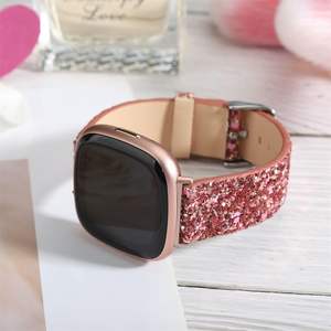 Bandas Bling compatibles <span class=keywords><strong>Fitbit</strong></span> Versa 4/<span class=keywords><strong>Fitbit</strong></span> Versa 3/<span class=keywords><strong>Fitbit</strong></span> Sense 2/Sense Band Mujeres Glitter Sparkle Correa de cuero - Product Image 4