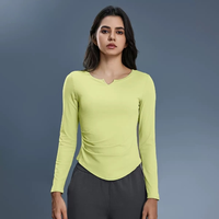 T-shirt de yoga respirant avec soutien-gorge intégré, col en V, manches longues, froncé, amincissant, avec logo frontal, pour l'entraînement