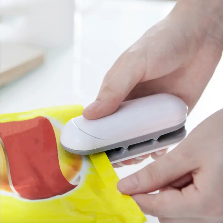Handheld Heat Coff Bag Sealer Mini Smart Plastic Bag Sealer for Airtight Food Storage Reseals Snack Bags Heat Seal Kitchen Tools