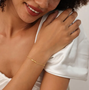 <span class=keywords><strong>Bracelet</strong></span> en plaqué or 18 ct avec nom d'animal de compagnie <span class=keywords><strong>Bracelet</strong></span> de petite barre avec symbole de patte <span class=keywords><strong>personnalisé</strong></span> empilable <span class=keywords><strong>pas</strong></span> <span class=keywords><strong>cher</strong></span> fait à la main bijoux en gros - Product Image 3