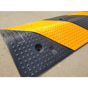 Reductor de velocidad de caucho, material reciclado, superficie asfáltica, instalación fija, diseño de 300 puntos para automóviles - Product Image 1