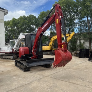 Excavatrice compacte Yanmar Vio55 de 5,5 tonnes, modèle 2022, avec godet de terrassement, couleur rouge, moteur certifié - Product Image 5