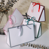 Boîte cadeau pliable personnalisée, design unique, boîte d'emballage pour bonbons et chocolats avec poignée en ruban pour mariage