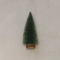 Décoration de Noël classique, ambiance festive, mini sapin de Noël artificiel recouvert de neige, ornement en aiguilles de pin