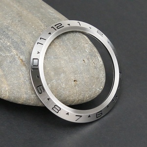 นาฬิกา 316L สแตนเลสสตีล SSKX007  แบบสองเวลา พร้อมขอบหน้าปัดแบบนักบิน - Product Image 5