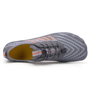 <span class=keywords><strong>Chaussures</strong></span> <span class=keywords><strong>de</strong></span> randonnée, <span class=keywords><strong>de</strong></span> surf, <span class=keywords><strong>de</strong></span> natation, <span class=keywords><strong>de</strong></span> marche aquatique et <span class=keywords><strong>de</strong></span> plage unisexes respirantes à cinq <span class=keywords><strong>doigts</strong></span> <span class=keywords><strong>avec</strong></span> empeigne en maille et semelle extérieure en caoutchouc - Product Image 3