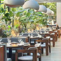 Sièges de restaurant commerciaux personnalisés JEILI avec tables en bois modernes et chaises rembourrées pour les projets hôteliers