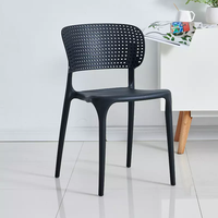 Chaise de salle à manger empilable Yi Supernatural italien Chaise en PP de style design européen avec trou pour restaurant, hôtel et salon