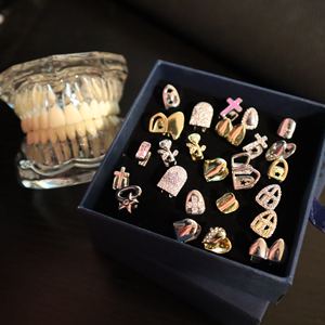 Grillz de Luxe Bling pour une <span class=keywords><strong>Dent</strong></span> Style Vampire en Zircon Cubique Plaqué Or 14K pour <span class=keywords><strong>Rappeur</strong></span> avec Diamants Iced Out - Product Image 2