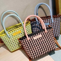 Sacs en rotin personnalisés pour femmes, sac à main en rotin PE OEM pour marque privée, vente en gros, sac à main de mode fait main sur mesure OEM