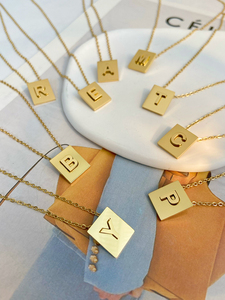 <span class=keywords><strong>Lisa</strong></span>-collar con 26 letras inglesas, colgante cuadrado de 18K de acero inoxidable chapado en oro, joyería hipoalergénica - Product Image 4