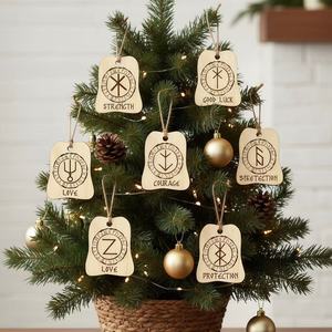 Ensemble de 9 ornements de protection en runes, ornements de Noël celtiques, symboles vikings, décorations nordiques païennes en bois, décoration d'arbre de Noël - Product Image 1