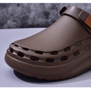 Scarpette leggere EVA Custom estate nuove Unisex tinta unita zoccolo pantofole impermeabili e comode da giardino da spiaggia essenziali pantofole - Product Image 2