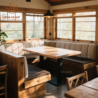 Meubles de restaurant moderne : banquette en tissu en forme de L avec structure métallique et table rectangulaire en bois pour café