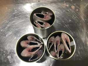 ปลาซาร์ดีนบรรจุกระป๋องในซอสมะเขือเทศอาหารทะเลกระป๋องของจีน - Product Image 3