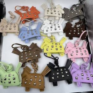 Nouveau sac Warhorse à rivets en stock, porte-clés pendentif 413 Pony, porte-clés tendance - Product Image 1