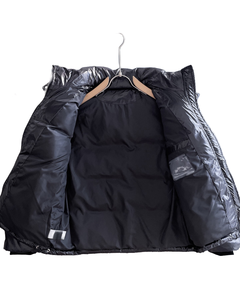 Chaqueta Acolchada Unisex con Capucha, Tela Negra Brillante, Detalles de Broches Metálicos, Acolchada, Cálida, Aislante, Informal, Moderna, para Clima Frío, Uso Diario - Product Image 4