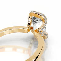 Bague de fiançailles pavée à taille émeraude 2 carats en argent sterling 925 plaqué or 18 carats avec moissanite VVS pour femme, idéale pour les événements mondains