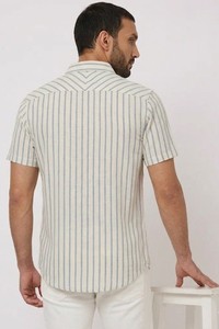 เสื้อเชิ้ตผ้าลินินลายทางผู้ชาย ทรงเข้ารูป ระบายอากาศดี เหมาะสำหรับใส่หน้าร้อน แขนครึ่งตัว คุณภาพพรีเมียม ODM สำหรับส่งออก ขายส่ง - Product Image 2