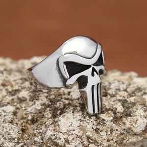 Bague en acier inoxydable Yueli, crâne de Punisher, bijoux rétro pour hommes - Product Image 1