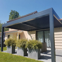 Persienne électrique entièrement automatique pour l'extérieur Pergola motorisée en aluminium avec lumières et portes coulissantes en verre