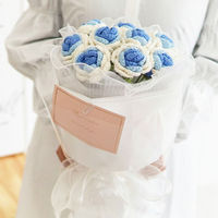Lot de fleurs artificielles en gros pour mariage : roses à tige, tulipes, bouquets tricotés, fleurs au crochet faites à la main pour la Saint-Valentin