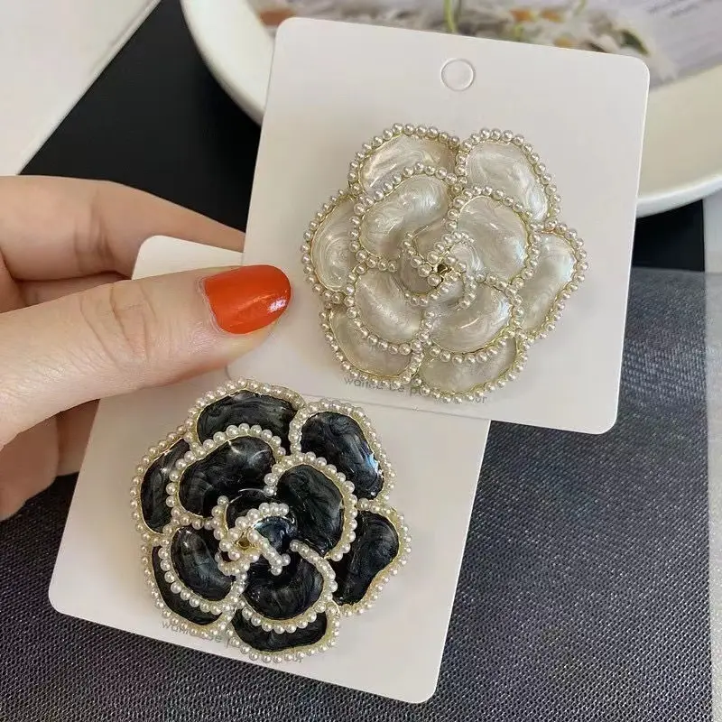 Koreaanse Stijl Vintage Mode Feest Luxe Witte Zwarte Broche Camellia Bloem Parel Sjaal Corsage Broche Spelden Voor Vrouwen Feest