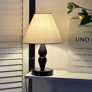 Lámpara de Mesa Estilo Retro Americano Wabi-Sabi, Madera Maciza Cálida, Tela Vintage, Diseño Creativo, Lámpara Decorativa de Noche para Dormitorio - Product Image 3