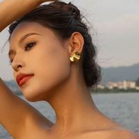 Boucles d'oreilles minimalistes en acier inoxydable plaqué or 18 carats pour femmes Boucles d'oreilles fantômes d'Halloween irrégulières