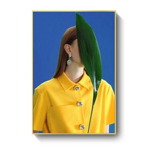 Quadro su Tela Minimalista Pop Art con Cornice in Alluminio Dorato per Hotel e Showroom - Product Image 2