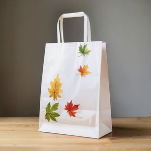 Bolsa de Papel Negra Mate con Logotipo Personalizado en Dorado para Perfume Masculino, Bolsa Cuadrada Pequeña con Asas de Calidad Ecológica - Product Image 1