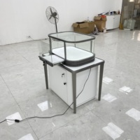 Vitrine rotative moderne en verre pour bijoux avec éclairage LED, cadre métallique, présentoir de luxe pour montres, idéal pour les centres commerciaux haut de gamme