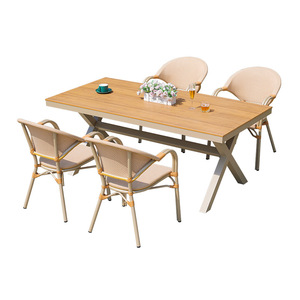 Ensemble de jardin, table et chaises d'extérieur, structure en aluminium, plateau en bois, 4 places, design moderne, résistant aux intempéries, meubles de patio - Product Image 1