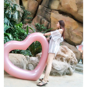 Flotador Inflable en Forma de Corazón de 110 cm, Ecológico, de PVC, para Deportes Acuáticos para Adultos - Product Image 1