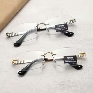 Gafas de Lectura Fotocromáticas con Protección Anti Luz Azul para Hombre y Mujer, Modelo 2025, Montura Cuadrada sin Aro - Product Image 4