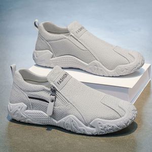 Zapatillas de malla de nuevo estilo para hombre, modelo 2026 de verano, informales, transpirables, antideslizantes, con cordones, diseño cómodo, deportivas de una pieza. - Product Image 2
